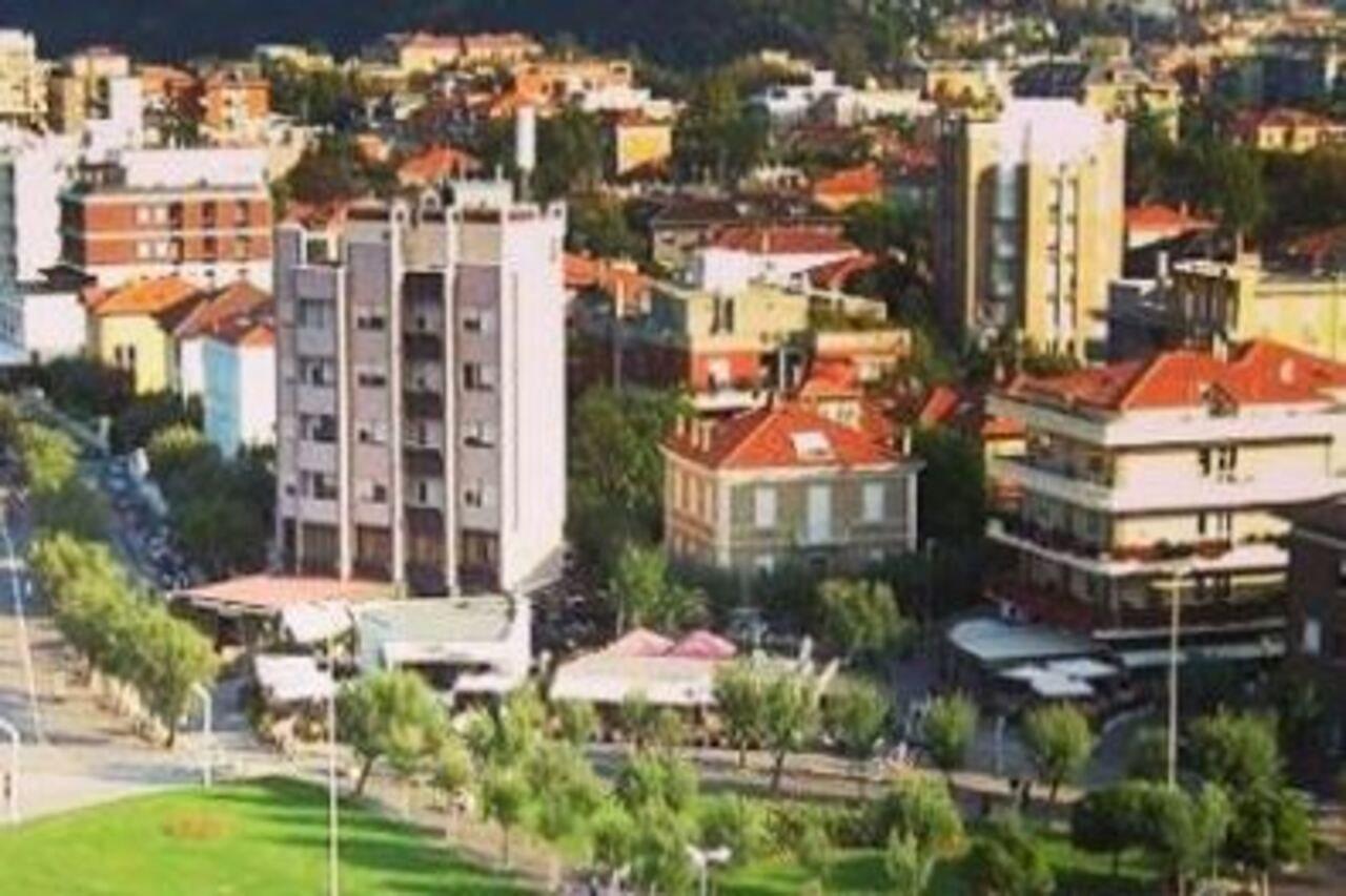 Hotel Bristol Пезаро Экстерьер фото
