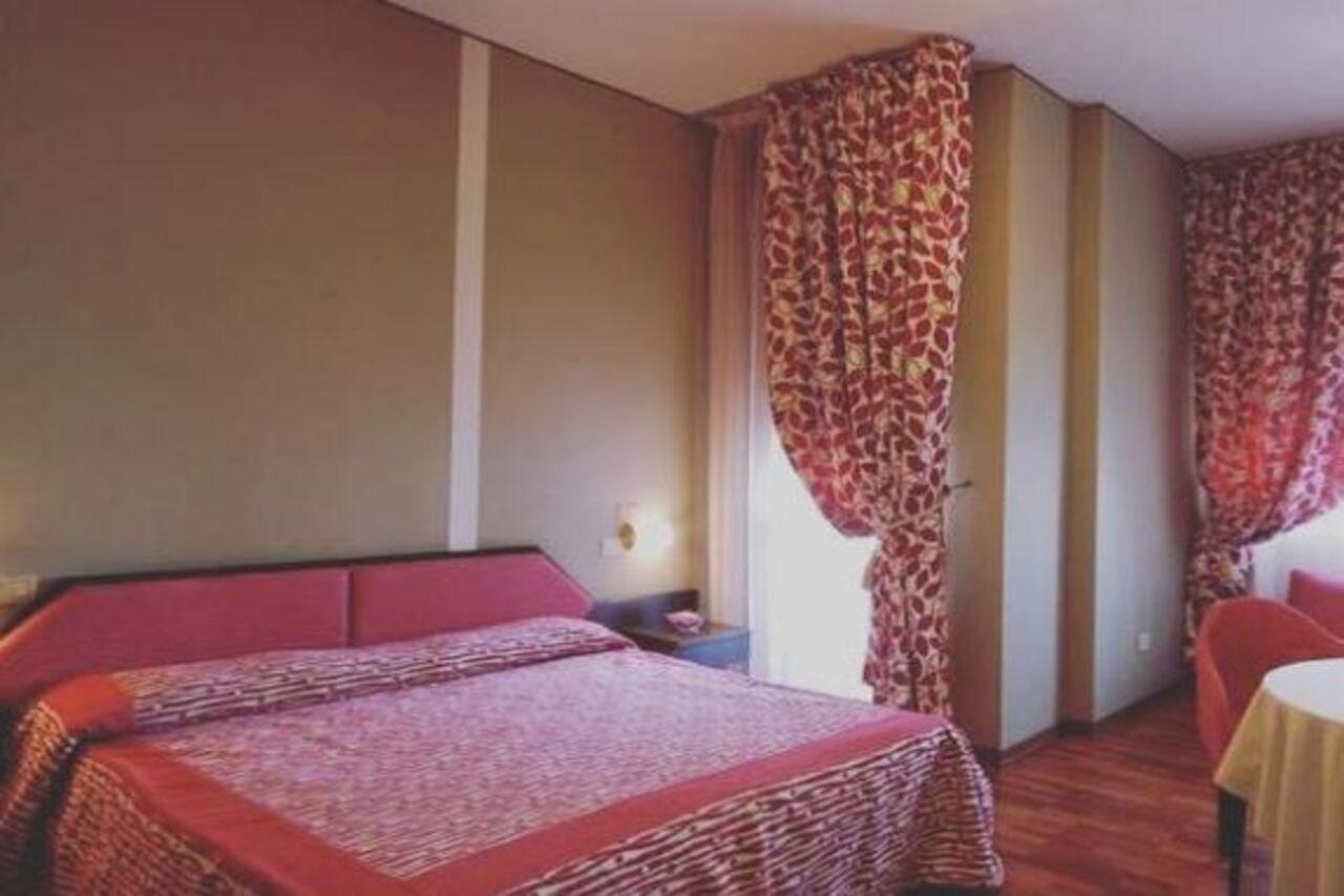 Hotel Bristol Пезаро Экстерьер фото
