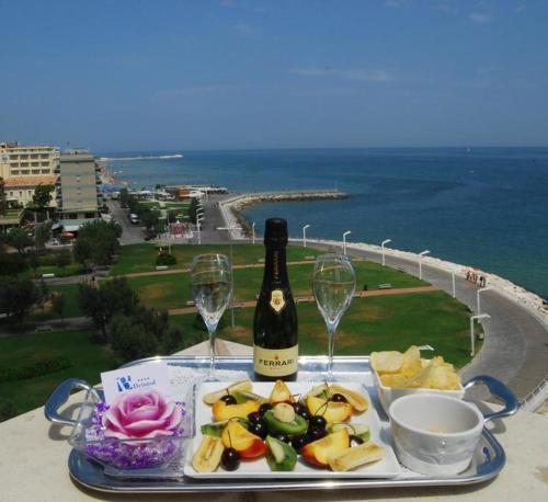Hotel Bristol Пезаро Экстерьер фото