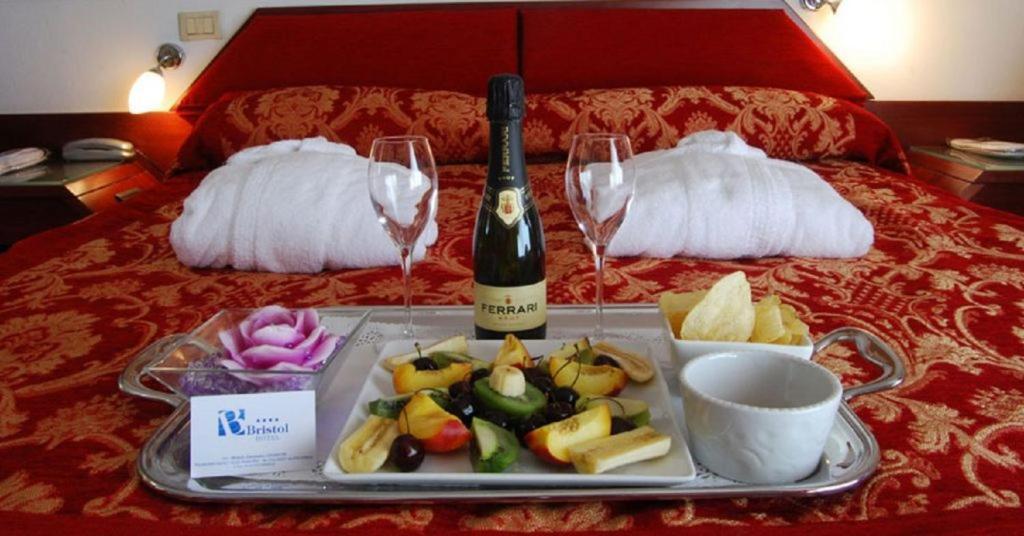 Hotel Bristol Пезаро Экстерьер фото