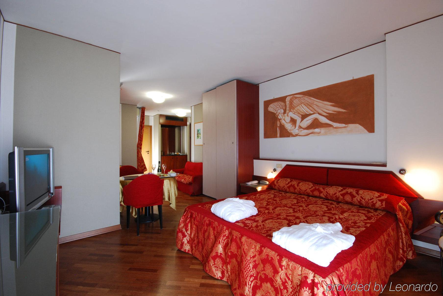 Hotel Bristol Пезаро Экстерьер фото