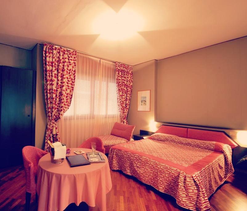 Hotel Bristol Пезаро Экстерьер фото
