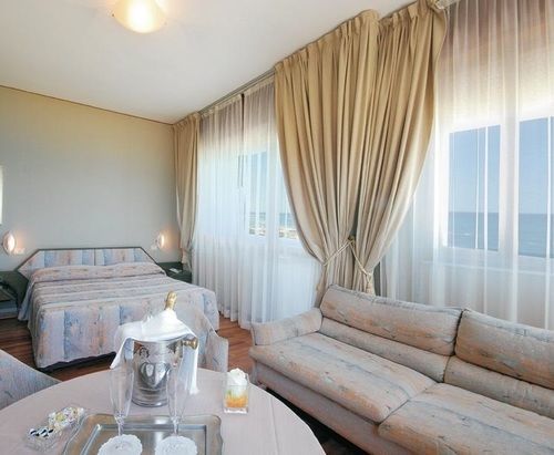 Hotel Bristol Пезаро Экстерьер фото