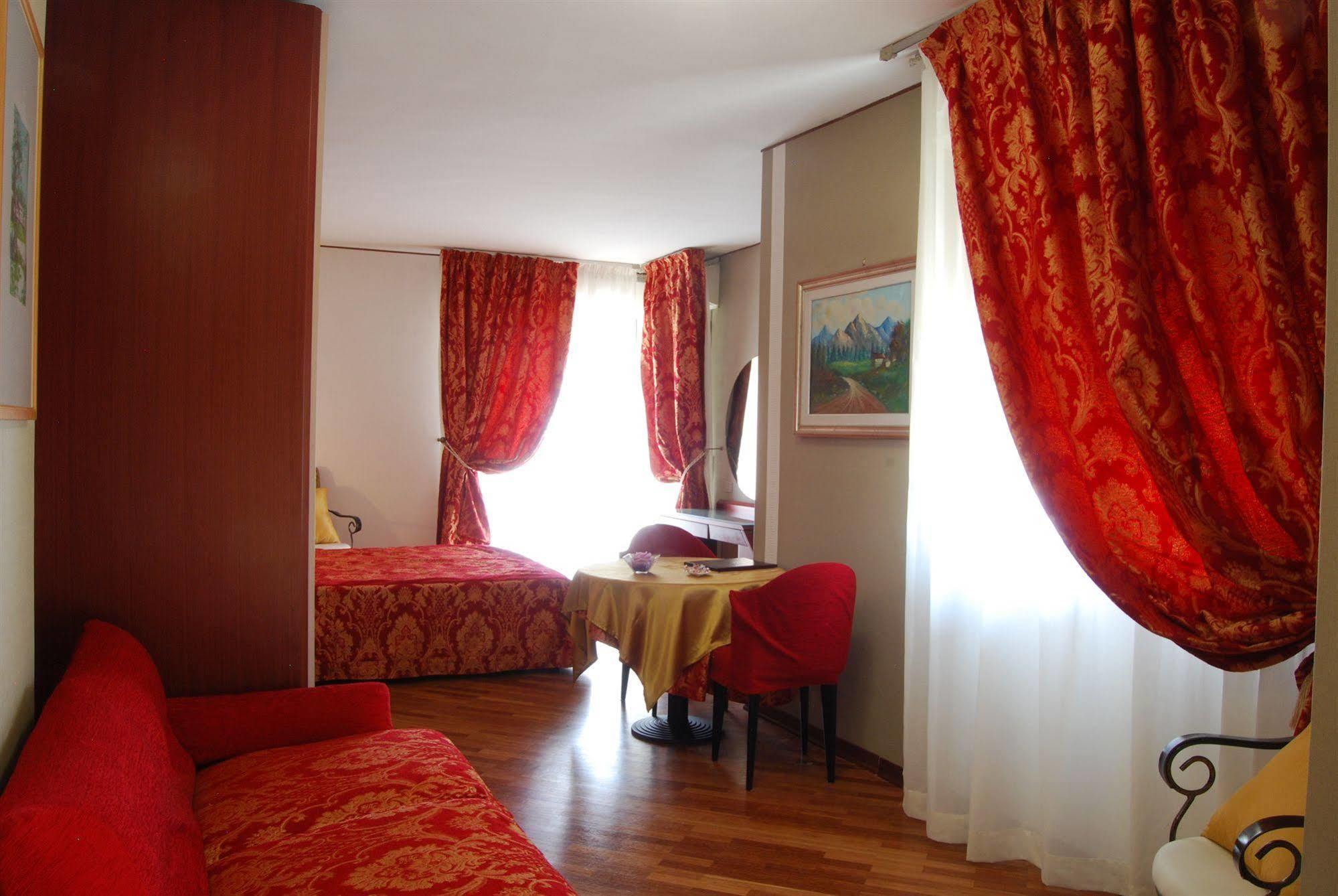 Hotel Bristol Пезаро Экстерьер фото